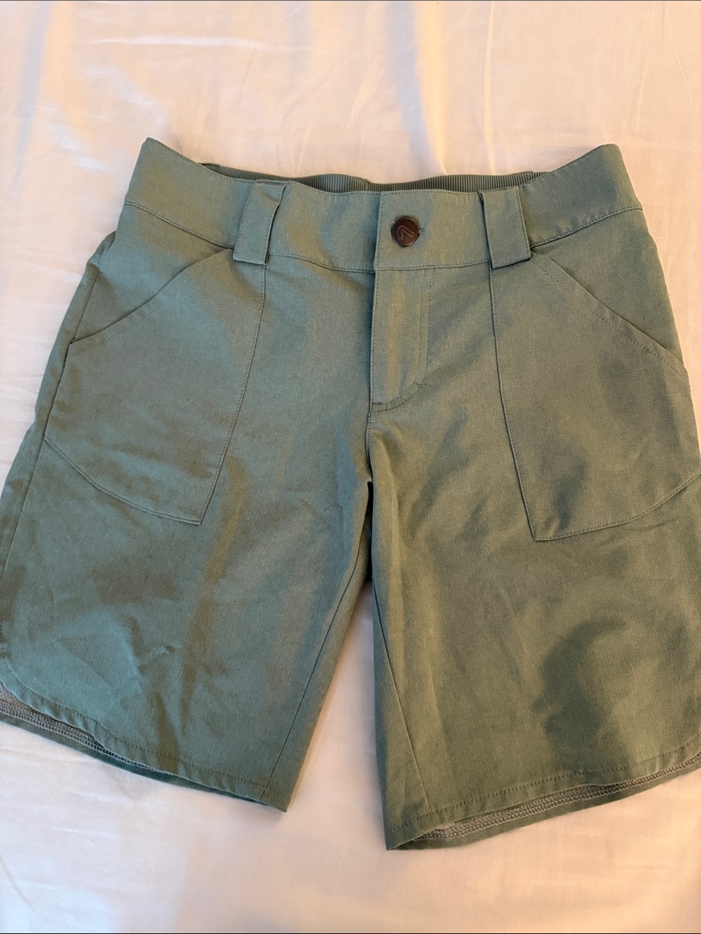 Fly low women’s sun down short